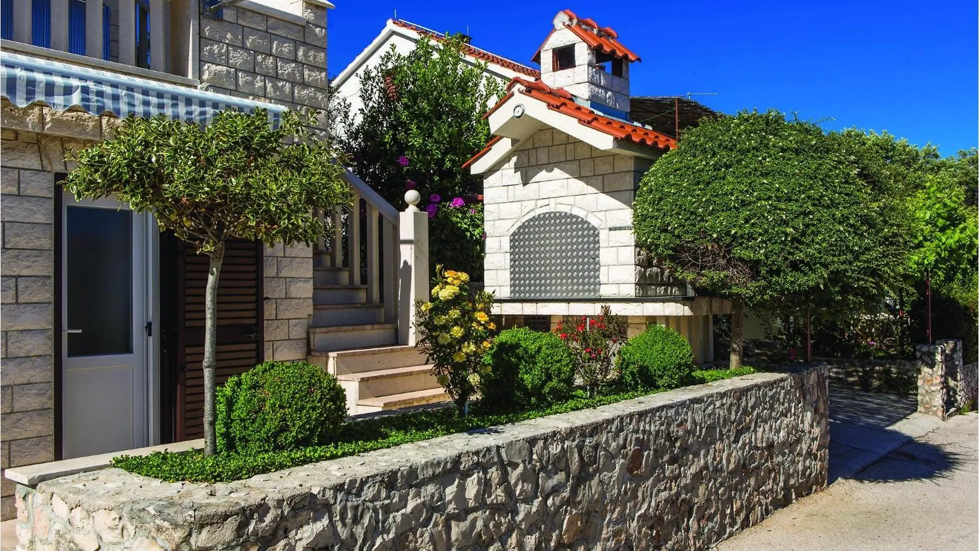 2 Bedroom Awesome Apartment In Okrug Gornji Trogir 0*,  Croácia